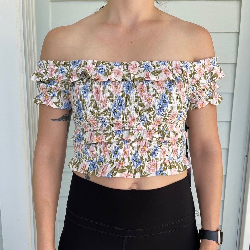 Crop top astr the label